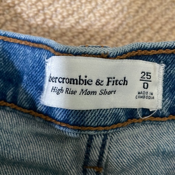 Abercrombie high rise mom Jean shorts - Picture 3 of 3